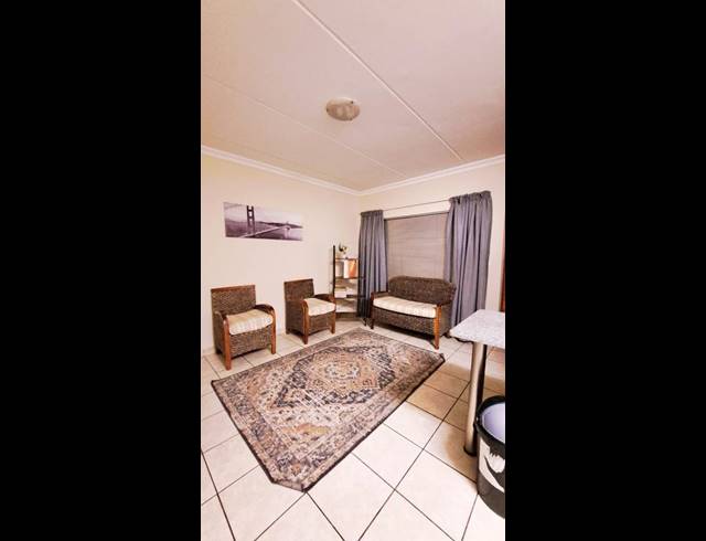 1 BEDROOM PROPERTY TO RENT IN DIE BULT